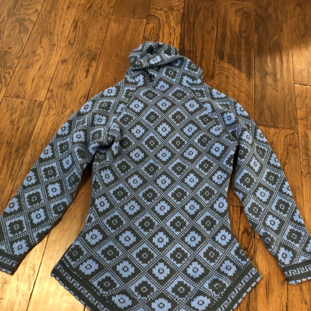 Peruvian Sweater - Picture 4 of 5